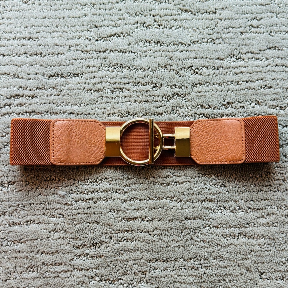Elastic Stretch Belt with Gold Circular Clasp – Caramel Tone